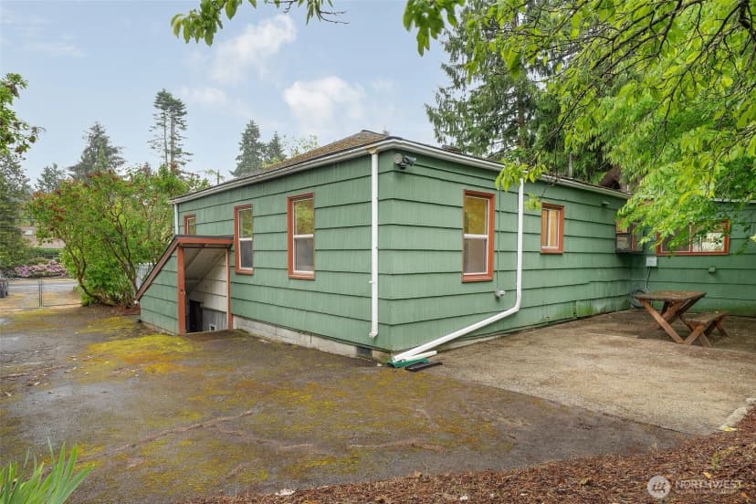 Property photo for 17633 10th Avenue Ne, Shoreline photo 26