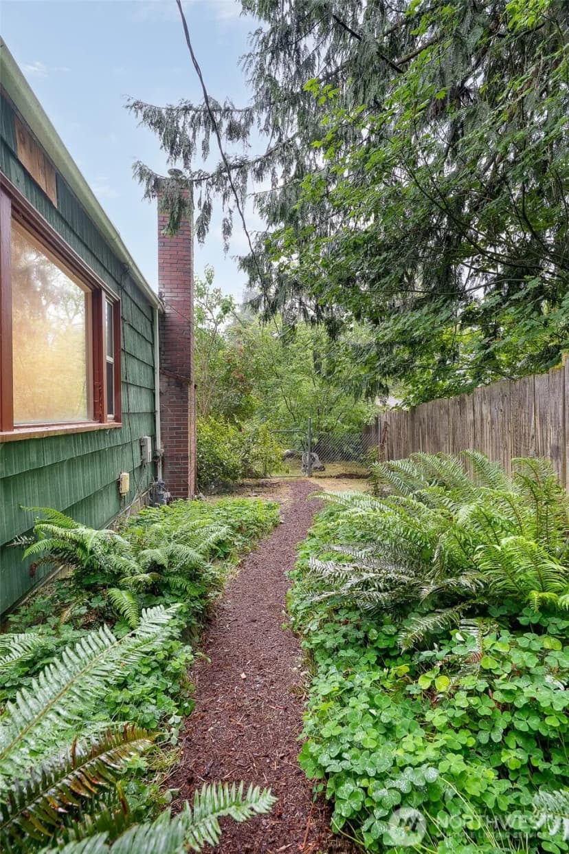 Property photo for 17633 10th Avenue Ne, Shoreline photo 27