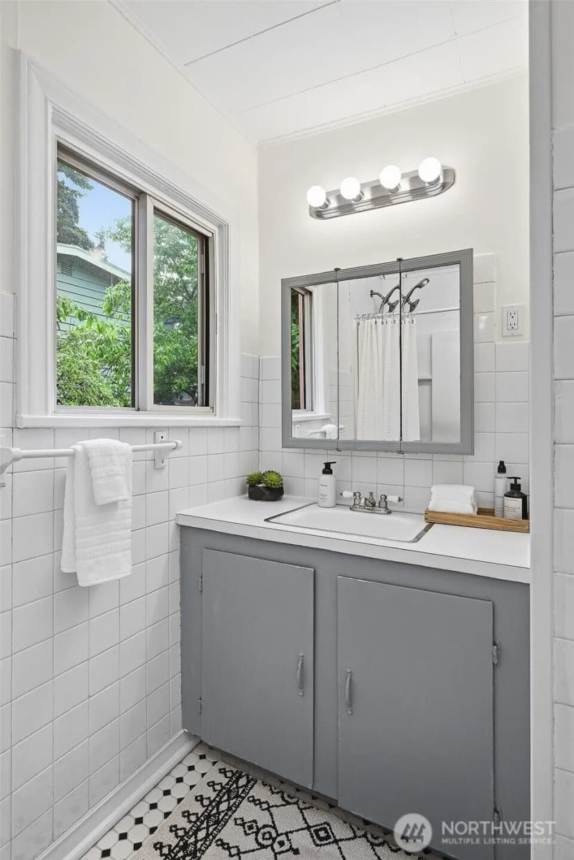 Property photo for 17633 10th Avenue Ne, Shoreline photo 19