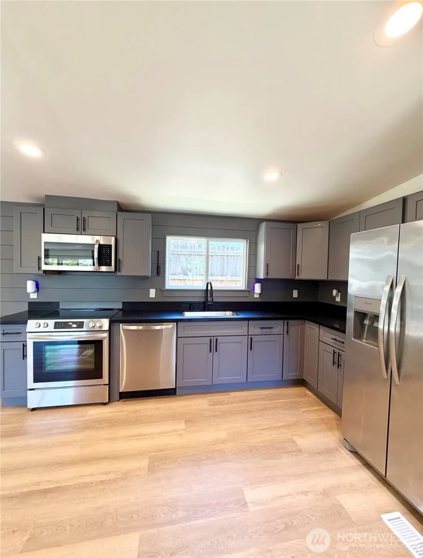 Property photo for 6589 Ne Center Street, Suquamish photo 11