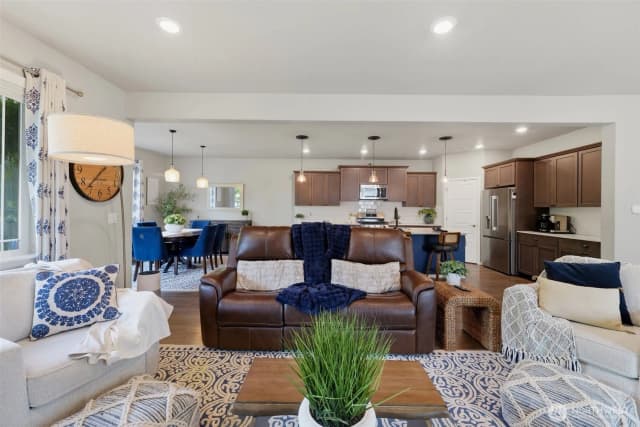 Property photo for 23546 Granite Court, Black Diamond photo 4