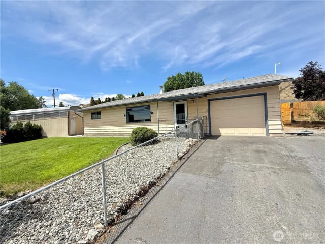 Property photo for 703 Sunrise Drive, Omak
