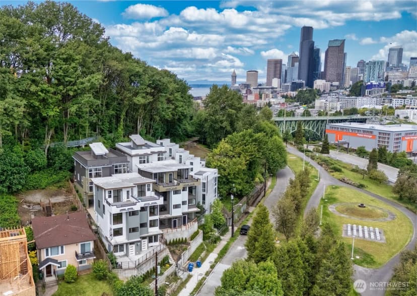 Property photo for 1019 Sturgus Avenue S #b, Seattle photo 3