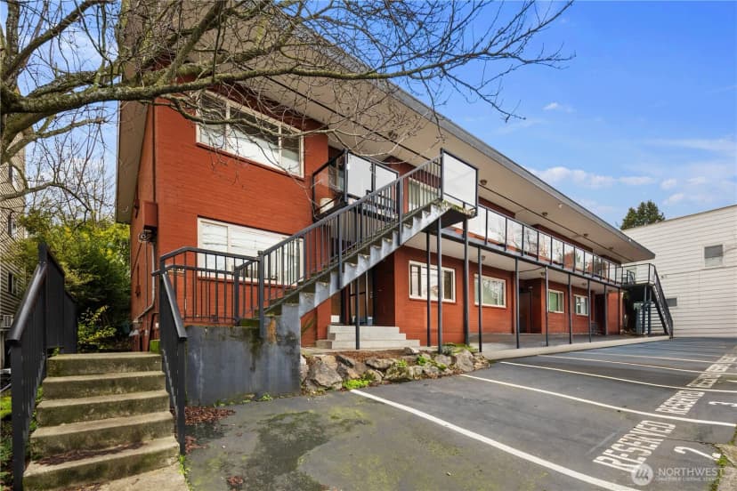 Property photo for 7106 California Avenue Sw #101, Seattle photo 2