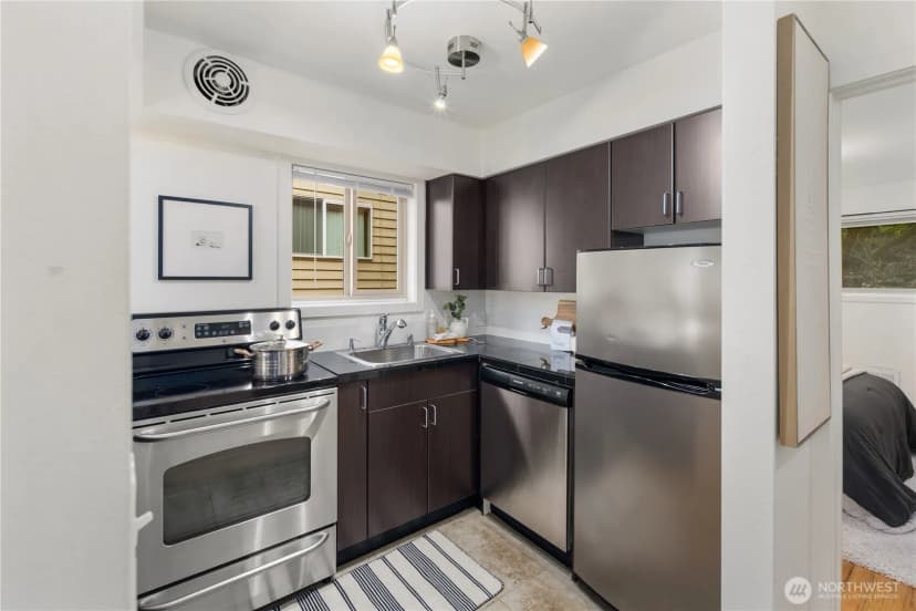 Property photo for 7106 California Avenue Sw #101, Seattle photo 9