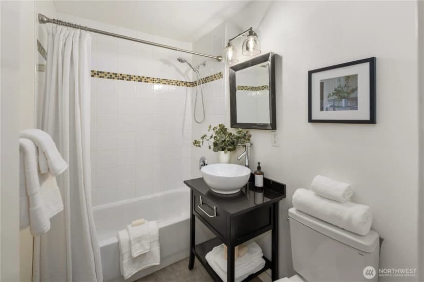 Property photo for 7106 California Avenue Sw #101, Seattle photo 11