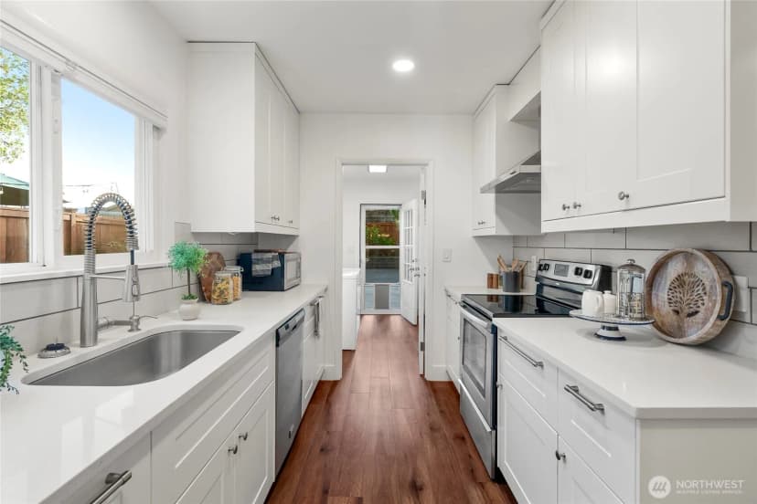 Property photo for 14341 Interlake Avenue N, Seattle photo 8