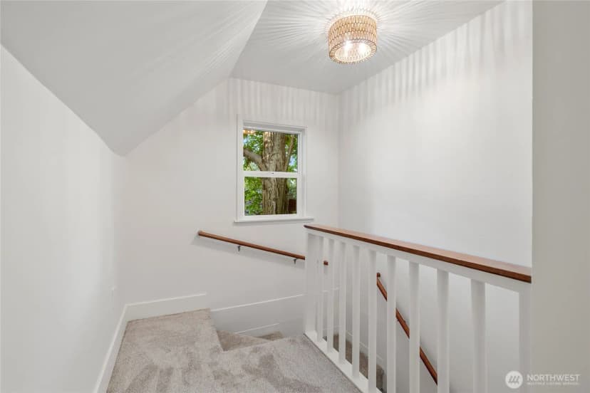 Property photo for 14341 Interlake Avenue N, Seattle photo 11