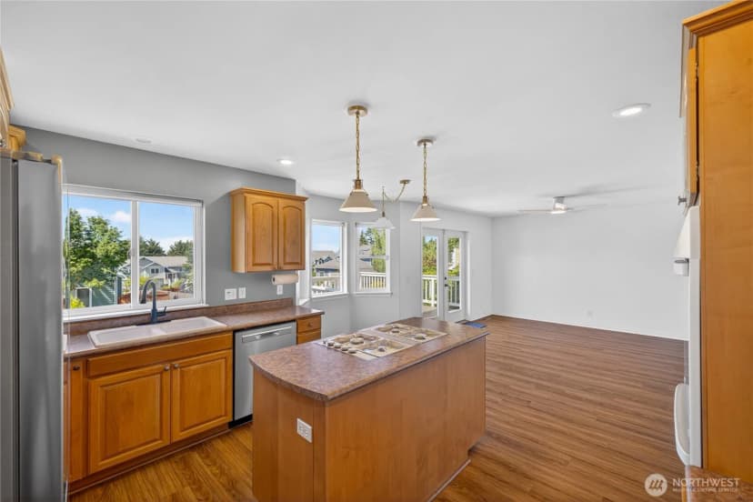 Property photo for 3712 W 8th Street, Anacortes photo 11