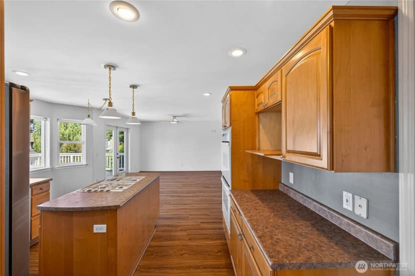 Property photo for 3712 W 8th Street, Anacortes photo 10