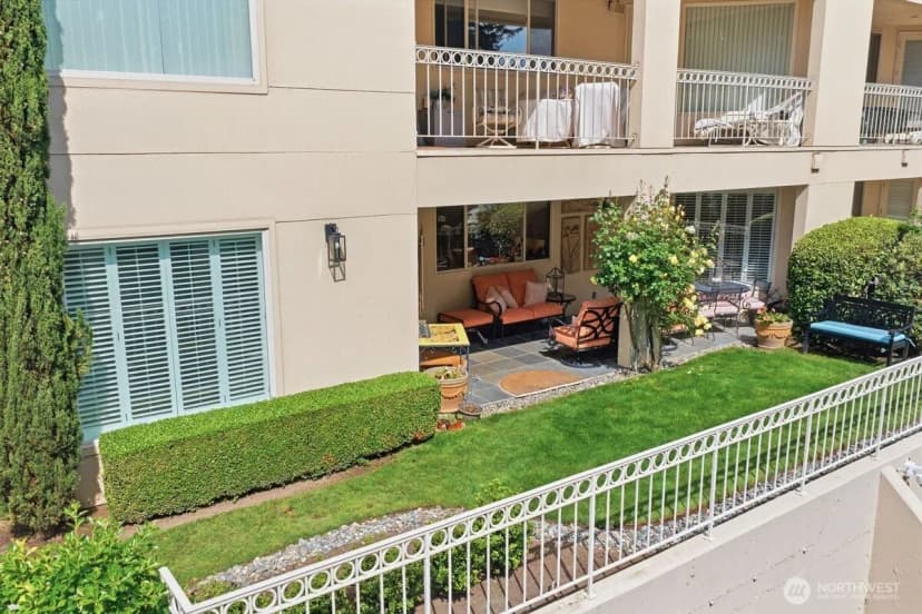 Property photo for 10000 Meydenbauer Way Se #1, Bellevue photo 11
