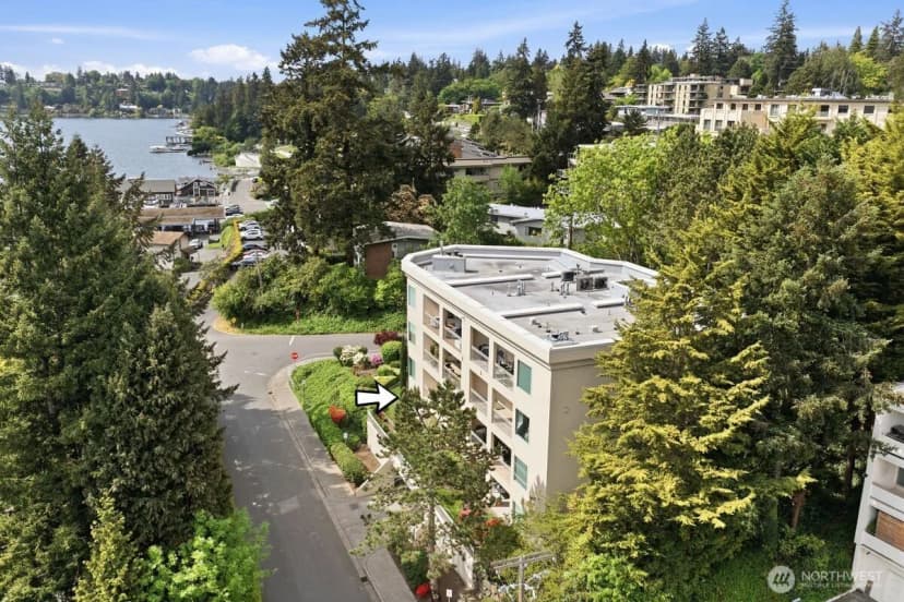 Property photo for 10000 Meydenbauer Way Se #1, Bellevue