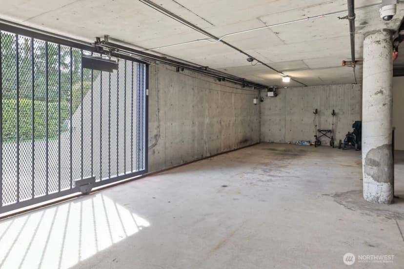 Property photo for 10000 Meydenbauer Way Se #1, Bellevue photo 38