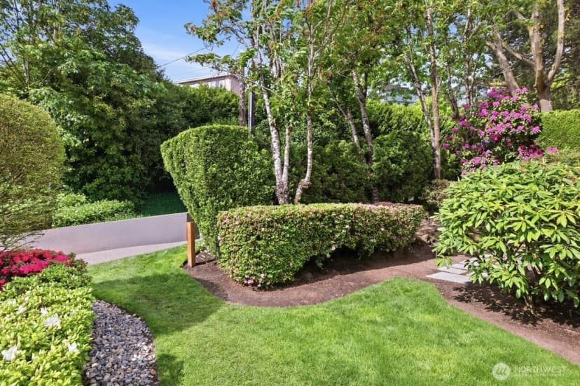 Property photo for 10000 Meydenbauer Way Se #1, Bellevue photo 30