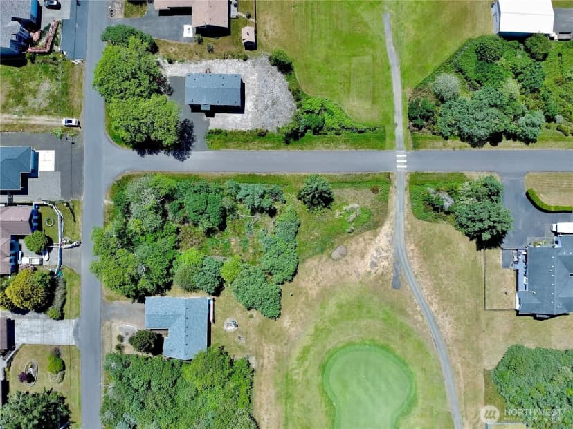 Property photo for 301 Octopus Avenue Ne, Ocean Shores photo 12
