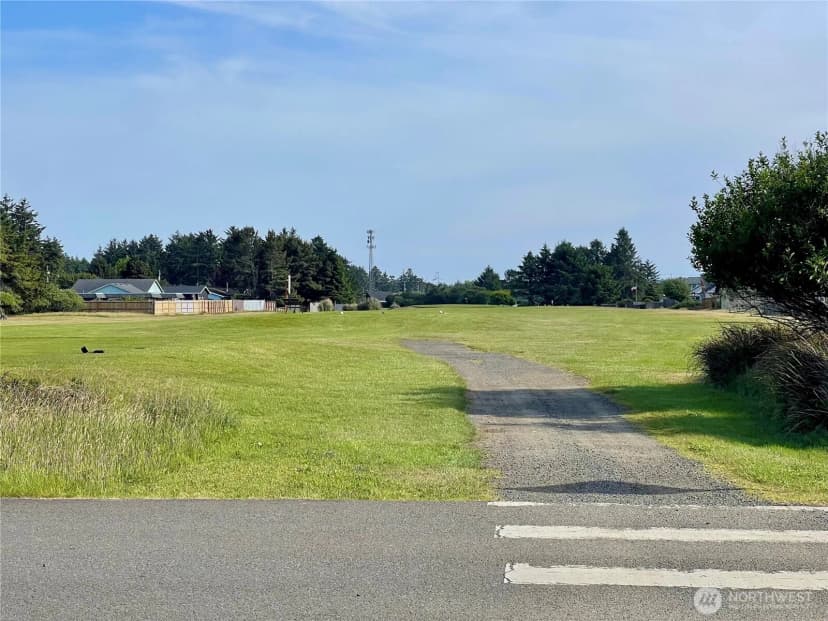 Property photo for 301 Octopus Avenue Ne, Ocean Shores photo 11