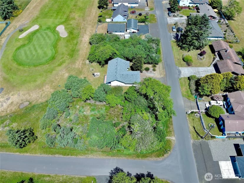 Property photo for 301 Octopus Avenue Ne, Ocean Shores