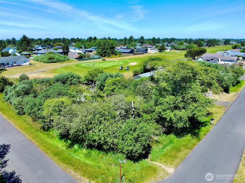 Property photo for 301 Octopus Avenue Ne, Ocean Shores photo 17