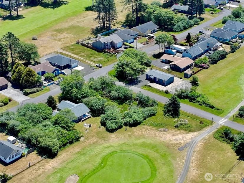 Property photo for 301 Octopus Avenue Ne, Ocean Shores photo 19