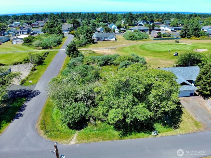 Property photo for 301 Octopus Avenue Ne, Ocean Shores photo 3