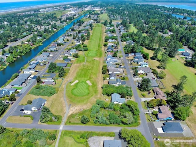 Property photo for 301 Octopus Avenue Ne, Ocean Shores photo 2