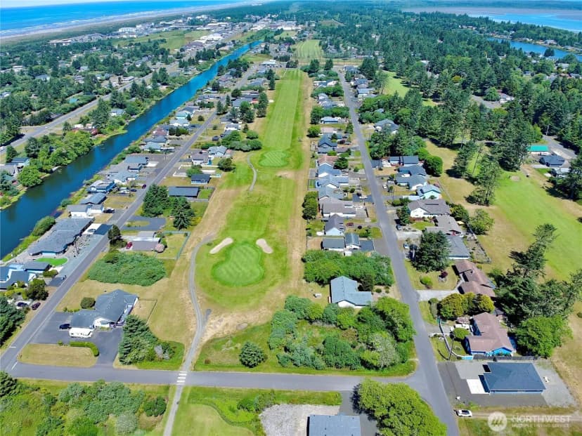 Property photo for 301 Octopus Avenue Ne, Ocean Shores photo 2