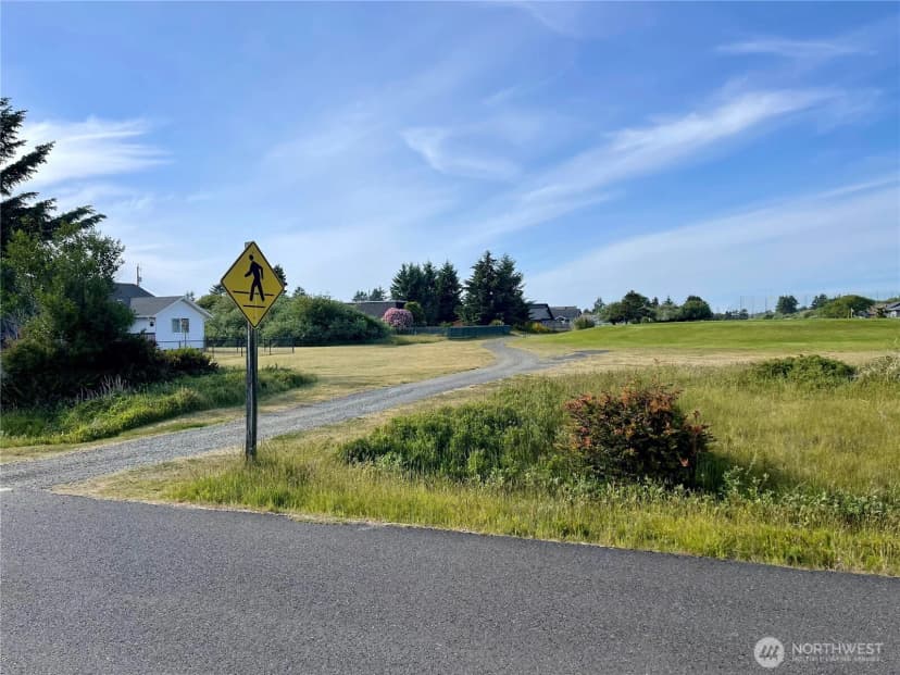 Property photo for 301 Octopus Avenue Ne, Ocean Shores photo 10