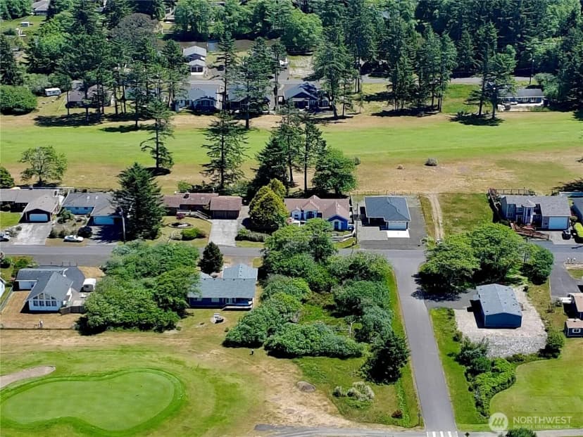 Property photo for 301 Octopus Avenue Ne, Ocean Shores photo 18