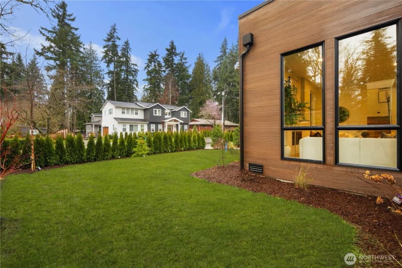 Property photo for 10416 130th Avenue Ne, Kirkland photo 4