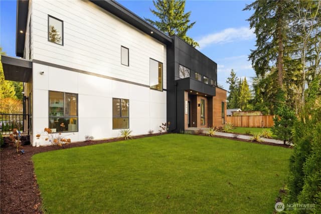 Property photo for 10416 130th Avenue Ne, Kirkland photo 5