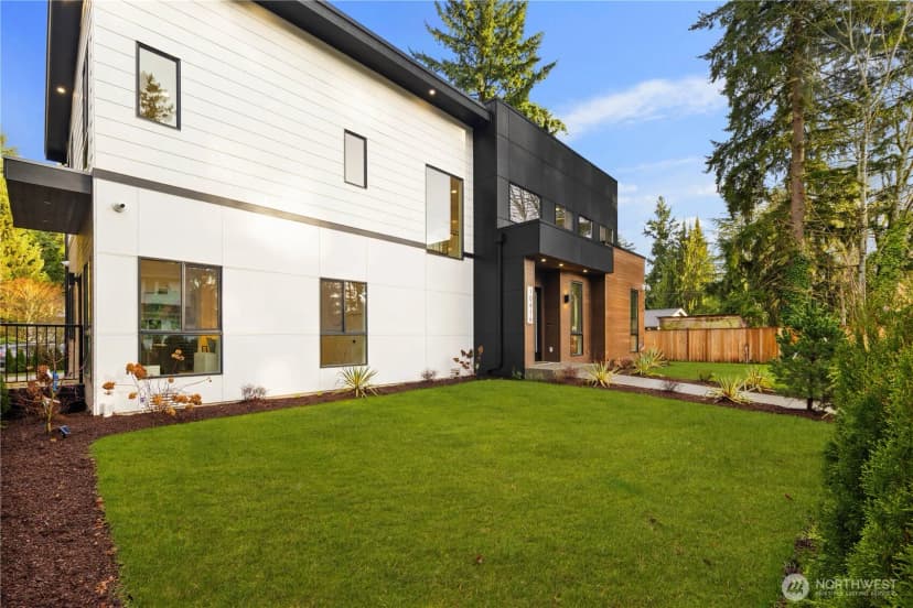 Property photo for 10416 130th Avenue Ne, Kirkland photo 5