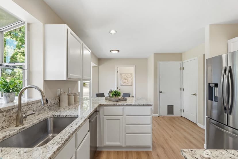 Property photo for 8128 Ne 161st Place, Kenmore photo 9