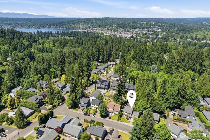 Property photo for 8128 Ne 161st Place, Kenmore photo 2