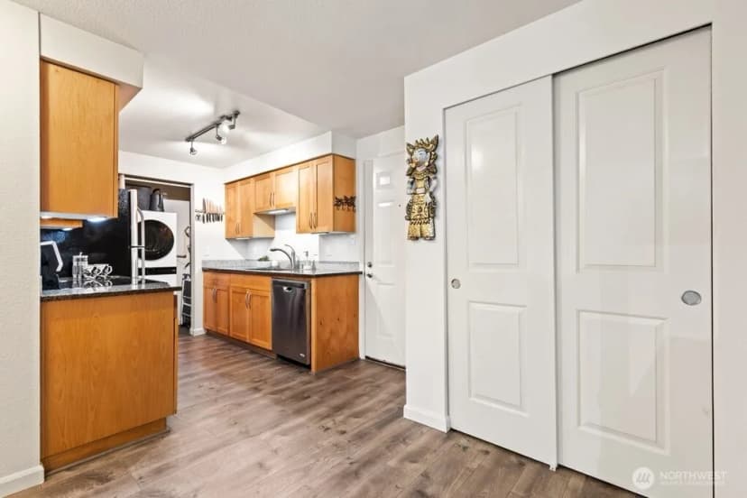 Property photo for 3045 20th Avenue W #202, Seattle photo 9
