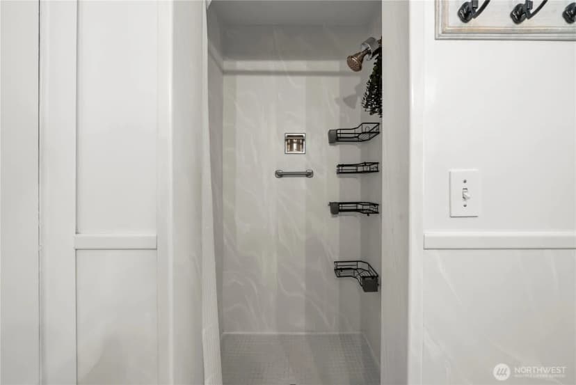 Property photo for 710 66th Avenue E, Fife photo 25
