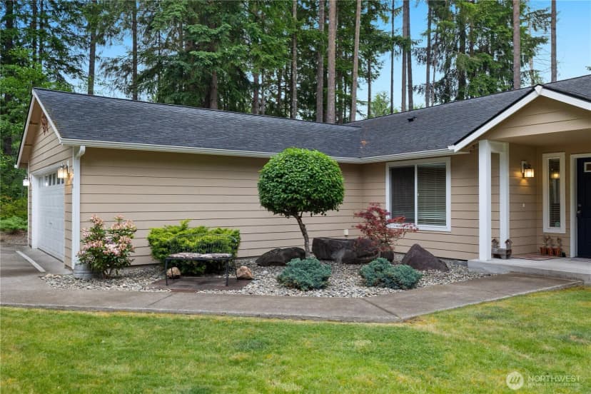 Property photo for 840 E Timberlake Drive E, Shelton photo 2