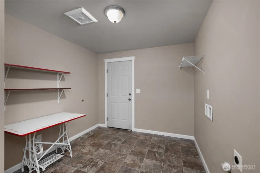 Property photo for 840 E Timberlake Drive E, Shelton photo 13