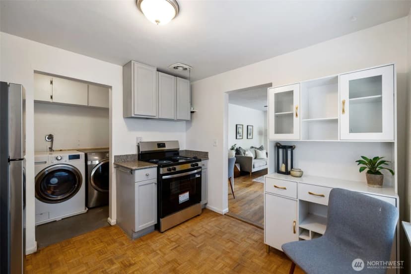 Property photo for 9456 21st Avenue Sw #c, Seattle photo 11