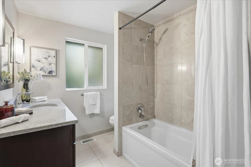 Property photo for 9216 169th Place Ne, Redmond photo 13