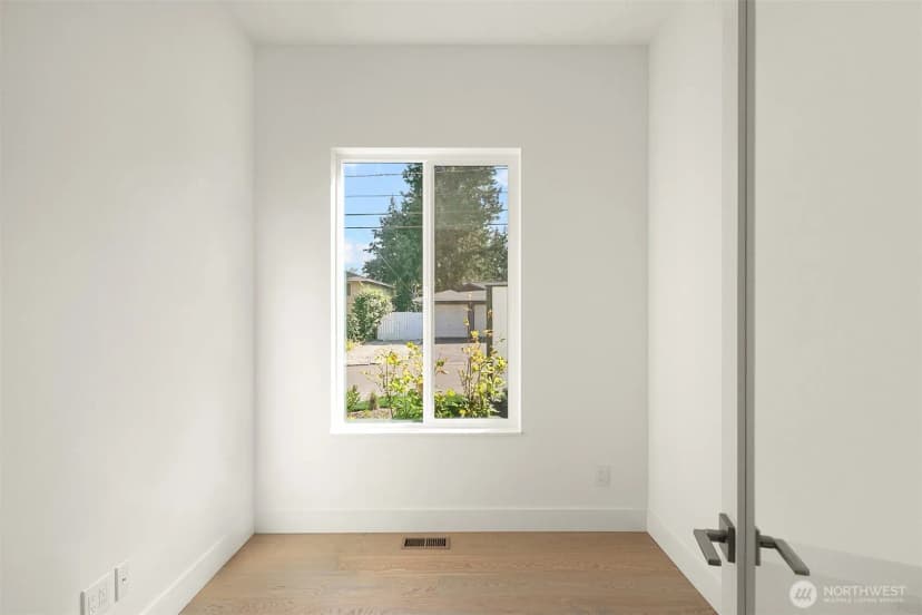 Property photo for 16503 Ne 25th Place, Bellevue photo 14