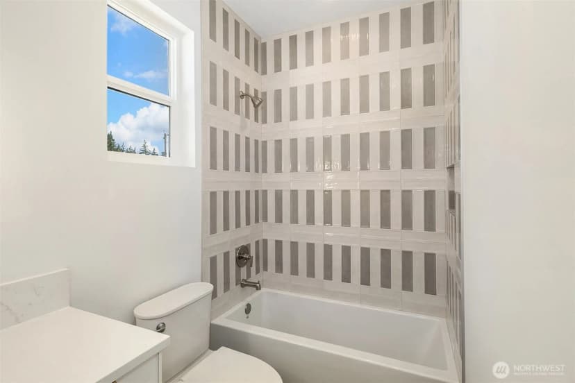 Property photo for 16503 Ne 25th Place, Bellevue photo 32