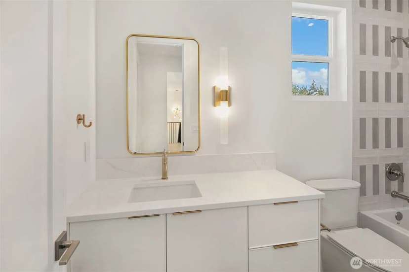 Property photo for 16503 Ne 25th Place, Bellevue photo 31