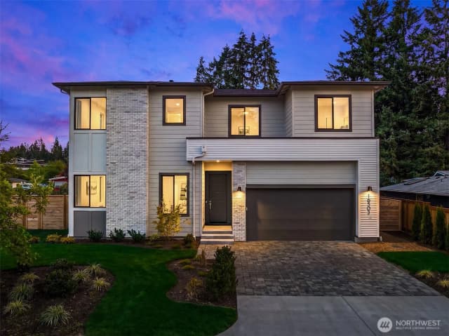 Property photo for 16503 Ne 25th Place, Bellevue photo 2