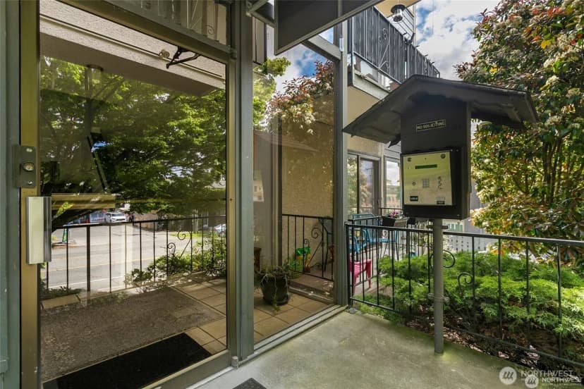 Property photo for 6110 24th Avenue Nw #203, Seattle photo 22