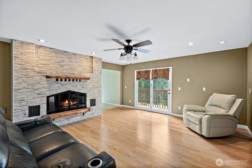 Property photo for 6718 76th Street W, Lakewood photo 12