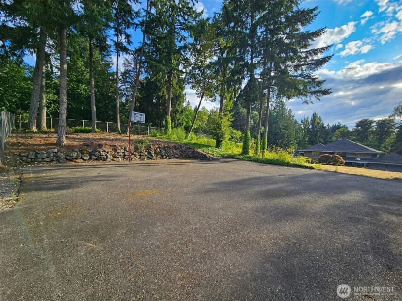 Property photo for 6718 76th Street W, Lakewood photo 8