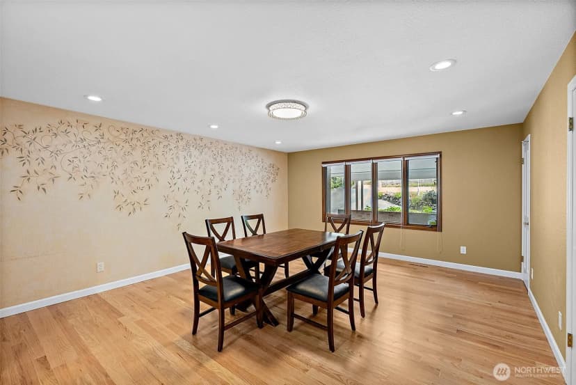 Property photo for 6718 76th Street W, Lakewood photo 14