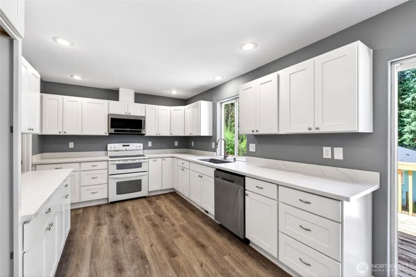 Property photo for 17939 Upland Drive Se, Yelm photo 3