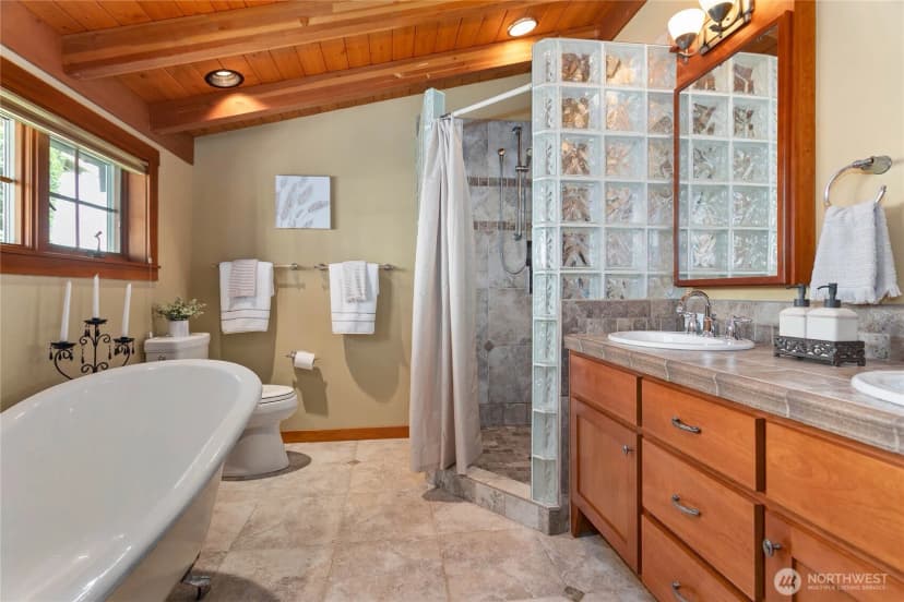 Property photo for 213 Rosemary Way, Lynden photo 16