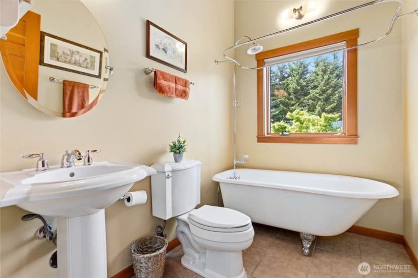 Property photo for 213 Rosemary Way, Lynden photo 18